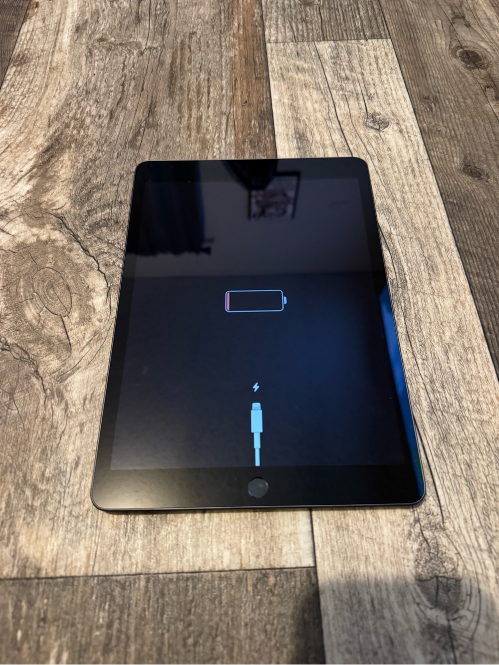 Apple iPad — Space Gray Front Display